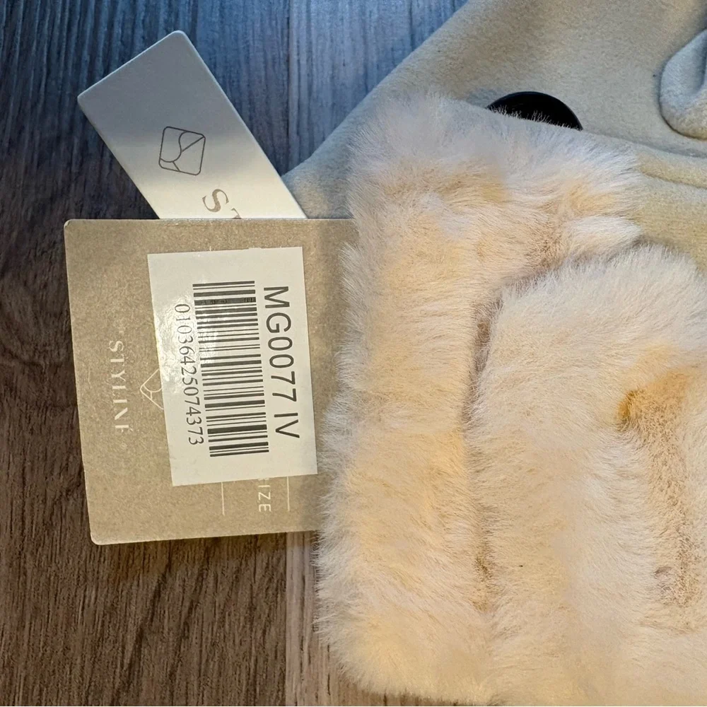 NWT!  Smart Touch Ivory Gloves with Faux Fur Trim Cuff Cream Tech Classic